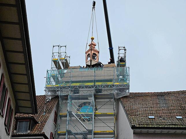 Bild 37: Das untere Tor hat einen neuen Glockenturm! Das sind die spektakulärsten Bilder der Montage