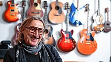Der Schlagersänger Dieter Thomas Kuhn, aufgenommen in seinem Tonstudio bei einem Interview.