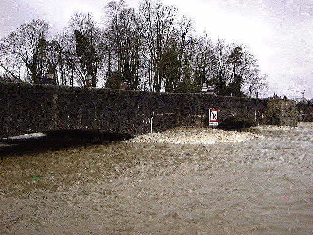 Bild 16: Als vor 20 Jahren der Rhein durch das Hotel Schiff floss: Spektakuläre Fotos vom Hochwasser in Rheinfelden