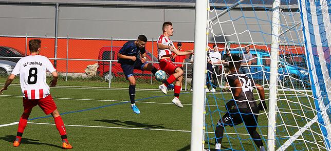 Bild 11: VfB Waldshut bezwingt den FC Tiengen 08 mit 4:0 im Derby &ndash; und wir haben Bilder!