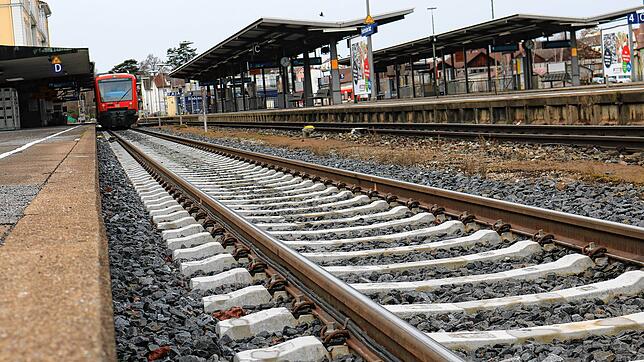 Der Friedrichshafener Bahnhof soll modernisiert werden, die Arbeiten sollen im Sommer 2021 beginnen.