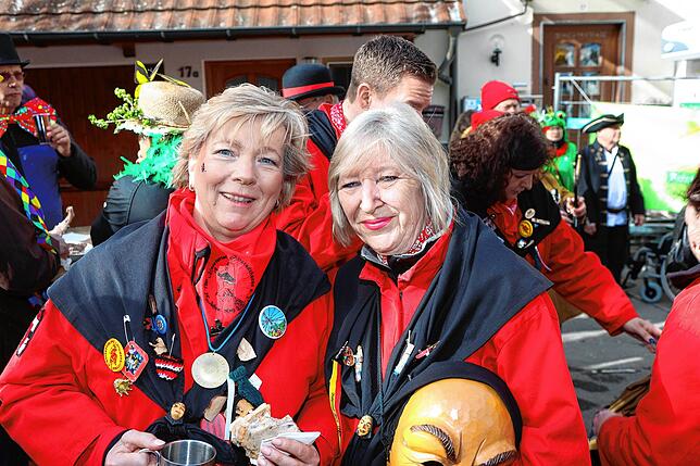 Bild 12: Zahlreiche Fasnachtsbegeisterte schauten beim Johrmarkt in Freudental vorbei!