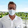 Pascal Sutter ist seit seiner Kindheit gehörgeschädigt. Die Maskenpflicht macht für ihn die Kommunikation schwer. Dennoch gibt es Wege ...
