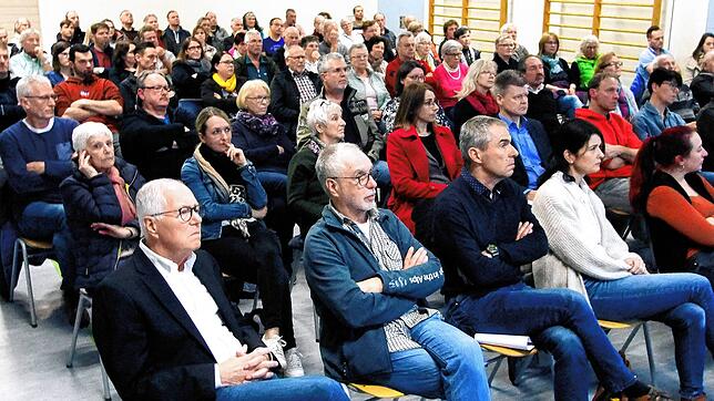 90 Bürger beteiligten sich in Schienen bei der Vorstellung des Bebauungsplans Bruderhof. Abzüglich der anwesenden Gemeinderäte war das ...