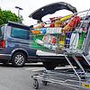Vor allem Drogerien und Supermärkte profitieren von den Schweizer Kunden. Wird die Mehrwertsteuer-Freigrenze künftig auf 50 Franken ...