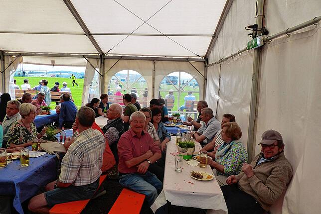 Bild 9: Jugend-Turniere und Frühschoppenkonzert beim Sportfest am Hasenwald in Riedern am Wald