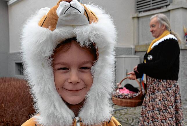 Mittags wurde dann in Hepbach der Narrenbaum abgeholt, den der Vermessungstrupp dann auf dem Leimbacher Festplatz aufstellte.
