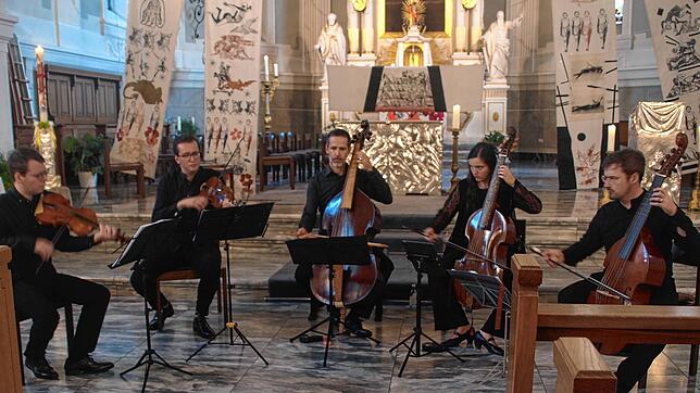Das Gambenensemble Le Consort de la Nuit gestaltet das Konzert im Rahmen des Görwihler Kultursommers. Bild: Karin Stöckl-Steinebrunner