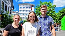 Sie wuppen das Stadtfest kurzfristig und machen ihre Sache gut. Von links Jacqueline Bouwman, Pia Schneider und Philipp Strumberger. ...