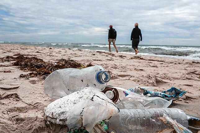 Auch an den Stränden von Nord- und Ostsee sammelt sich viel Plastikmüll. Bild: nabu