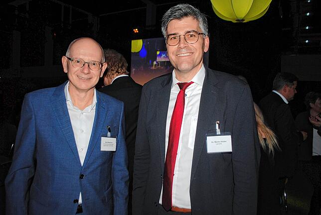 Wolf Morlock, Vorstandsvorsitzender der Sparkasse Hochrhein, und der Waldshuter Landrat Martin Kistler (von links).