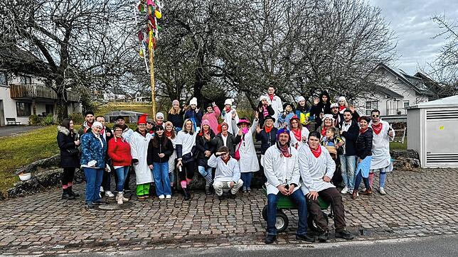 In Remetschwiel waren die Hemdglunkis am Schmutzigen Dunschtig im Ober- und im Unterdorf unterwegs. Z