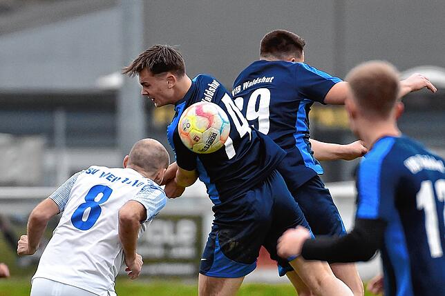 Bild 11: VfB Waldshut unterliegt dem SV Weil mit 0:7 &ndash; und wir haben Bilder!