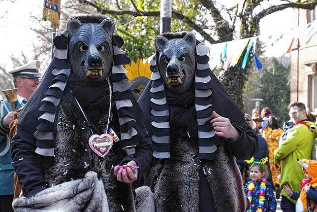 Bild 4: Bilder vom großen Fasnet Samschdig-Umzug der Poppele-Zunft (2)