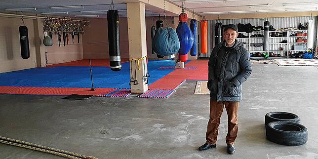 Hinrichsen auf einer der 1000 Quadratmeter großen Etagen, die im Moment von einem Kickboxverein genutzt wird.