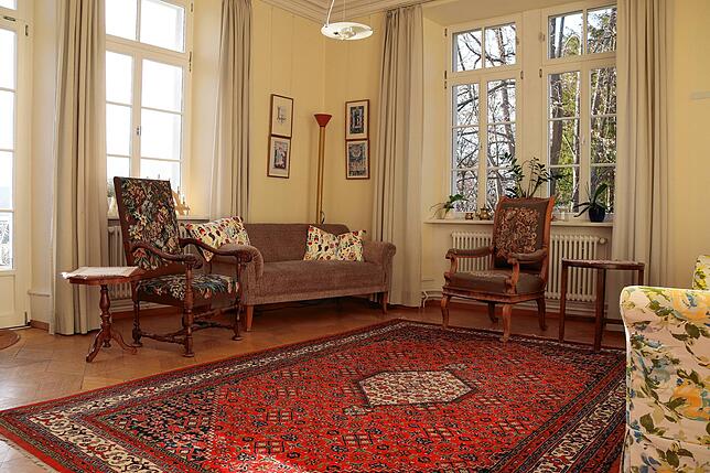 Das Balkonzimmer im ersten Stockwerk des Hauses.