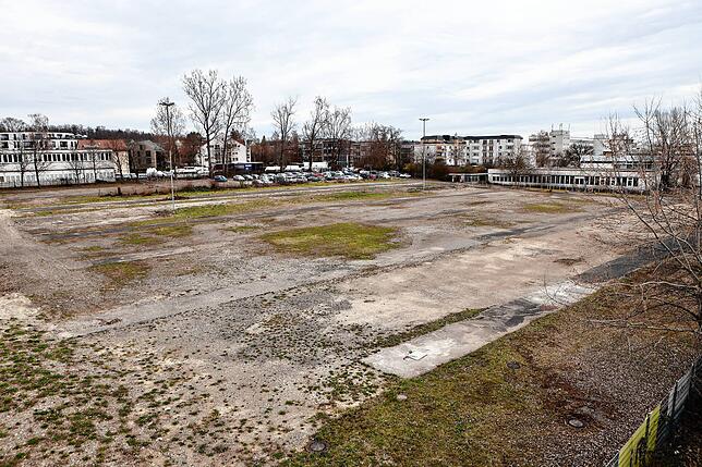 Wüst, öd und leer: Seit vielen Jahren wird dieses riesige Gelände in guter Konstanzer Stadtlage kaum genutzt. Aber 2026 könnten dort bis ...