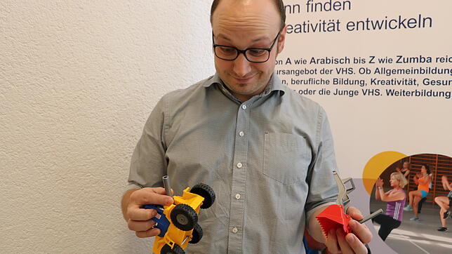 Zum Wegwerfen zu schade und dennoch kein Fall für die Werkstatt. So steht es nicht nur um diesen kaputten Radlader von Felix Schüles ...