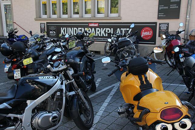 Zur Großveranstaltung SWR-1-Pfännle kamen viele Besucher mit dem Motorrad nach Überlingen. Genügend offizielle Motorradstellplätze gab ...