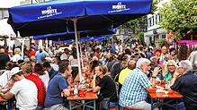 Beim Radolfzeller Altstadtfest – hier auf dem Seetorplatz im vergangenen Jahr – sind die Gassen und Plätze der Altstadt mit Menschen und ...