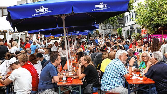 Beim Radolfzeller Altstadtfest – hier auf dem Seetorplatz im vergangenen Jahr – sind die Gassen und Plätze der Altstadt mit Menschen und ...
