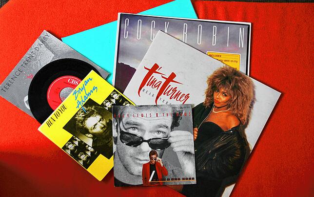 80er: Musik als mp3-Datei aus dem Internet downloaden? Das gab es früher nicht. Man hörte lange analoge Schallplatten wie diese.