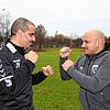Serdar Yalcinkaya (links), Trainer des SC Konstanz-Wollmatingen und Toni Fiore Tapia, Trainer des FC Öhningen-Gaienhofen auf dem ...