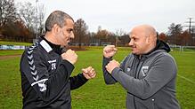 Serdar Yalcinkaya (links), Trainer des SC Konstanz-Wollmatingen und Toni Fiore Tapia, Trainer des FC Öhningen-Gaienhofen auf dem ...
