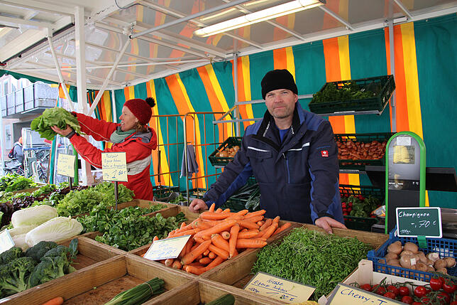 Der Wochenmarkt mit Bauernmarkt findet in Markdorf traditionell donnerstags statt.