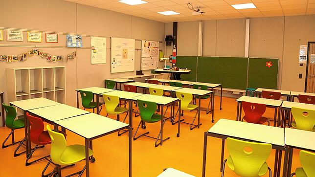 Leere Plätze: Präsenzunterricht gibt es derzeit an den Stockacher Schulen, wie hier dem Schulverbund Nellenburg, nur in wenigen Fällen. ...