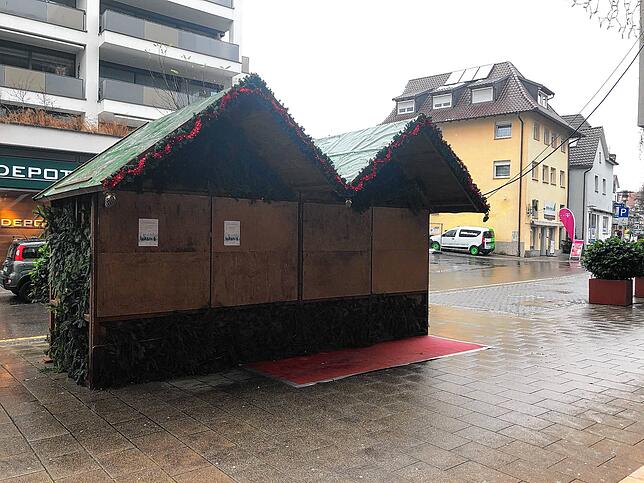 Schluss mit Adventszauber in der Markdorfer Hauptstraße: Hasan Sakiz, Inhaber des Café Ludwig im Proma, hat dem allgemeinen Lockdown ...