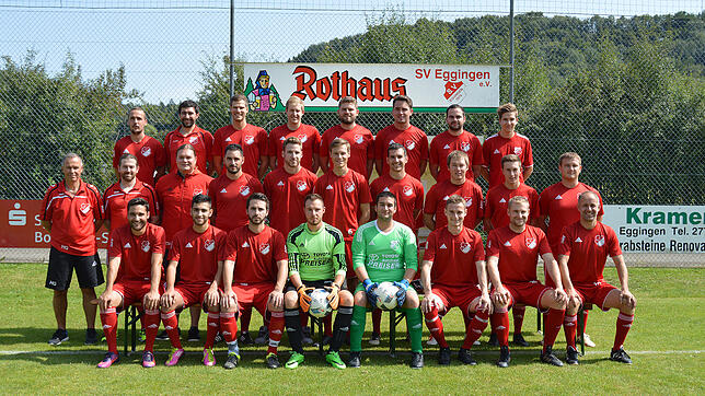 Die erste Mannschaft des SV Eggingen mit ihrem Betreuer Christian Morath (zweite Reihe, Dritter von links), der zusätzlich für die ...