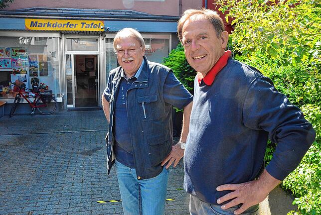 Laden wieder in die Tafel ein: Günther Wieth und Reinhard Hendricks (von links), die beiden Vorsitzenden der Zukunftswerkstatt.