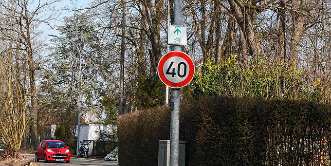 Die Jakobstraße ist eine der Hauptverbindungswege für den Radverkehr. Die Autos dürfen auf dem engen Weg Tempo 40 fahren.