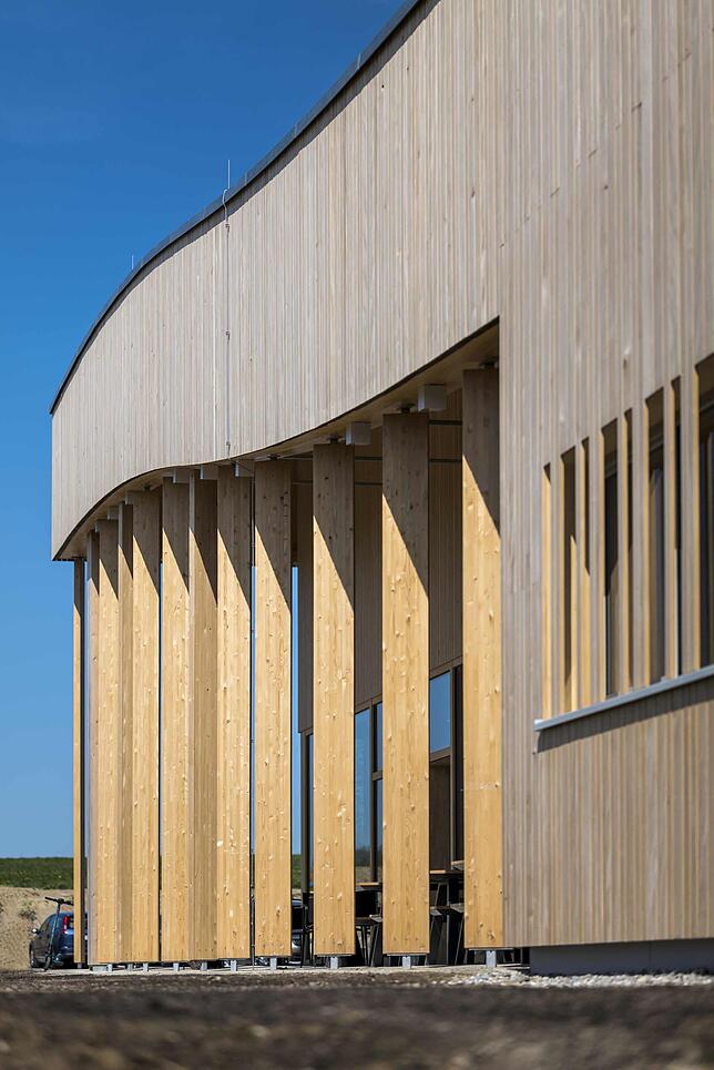 Das steckt Schwung drin: Die Architekten Kuri haben sich auf den Baustoff Holz spezialisiert.