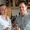 Julian Lechner und seine Freundin Jessica Napowanez haben sich in der Pandemie überlegt, wie eine Menü-Begleitung ohne Alkohol aussehen ...