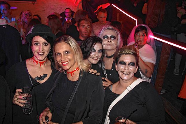 Unser Bild stammt aus dem Jahr 2017, als über 600 Besucher auf der Halloween-Party auf dem Horheimer „Piratenschiff“ feierten. Auch 2024 ...