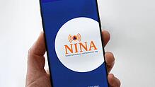Die Nina-App weist auf Katastrophen hin. Im Gemeinderat wurden weitere Wege der Alarmierung diskutiert. Bild: Ulm