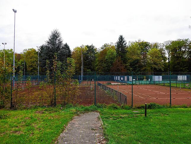 Dürerstraße: Hier handelt es sich im Wesentlichen um die Tennisanlage nördlich des Friedhofes. Als Nachnnutzung will die Stadt auf den ...