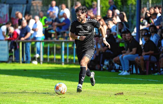 Mert Tuncer (SC Konstanz-Wollmatingen) in der Partie gegen den FC Radolfzell.
