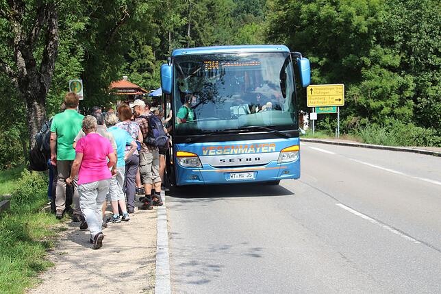 Endstation: Sputen musste sich die Wandergruppe am Ende der Tour, um den Liniebus zurück nach Boll zu erwischen.