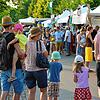 Endlich wieder übers Kulturufer schlendern &ndash; hier ein Eindruck aus dem Jahr 2019: An der Häfler Promenade warten vom 29. Juli bis ...