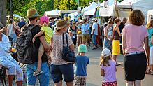 Endlich wieder übers Kulturufer schlendern &ndash; hier ein Eindruck aus dem Jahr 2019: An der Häfler Promenade warten vom 29. Juli bis ...