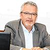 Stadtwerkechef Jörg-Arne Bias kündigt für 2024 eine massive Preissenkung für Strom- und Gaskunden an.