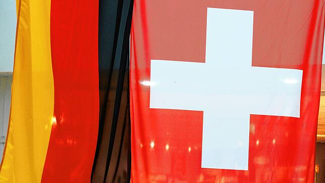 Schweiz vor Deutschland. Das Nachbarland hängt uns in vielen Dingen ab und liefert, während die Deutschen noch debattieren.