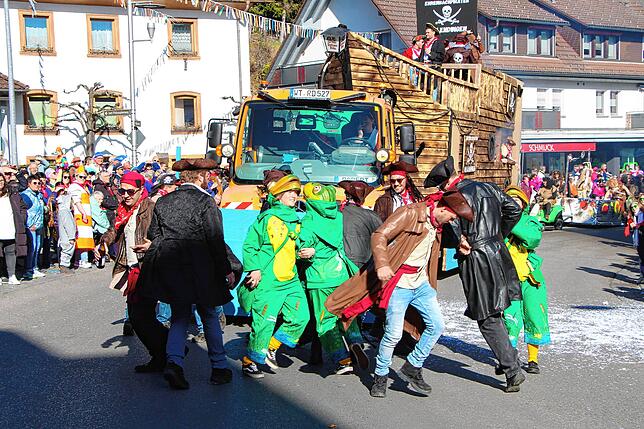 Bild 26: Umzug und Bühnenprogramm begeistern die Narren in Bonndorf