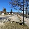 Der Anfang der Bahnhofsstraße kurz nach der Kreuzung mit der Radolfzeller Straße: Auf diese vier Parkplätze am linken Bildrand sollen ...
