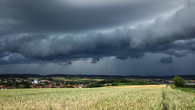 Am Wochenende ziehen voraussichtlich Unwetter über Baden-Württemberg. (Archivbild)