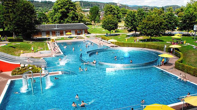 Im Parkschwimmbad in Lörrach ereignete sich am 4. August ein tragischer Unfall: ein 39-Jähriger wurde leblos im Wasser treibend ...