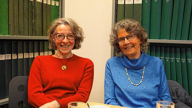 Stefania Volta Wesner (links) und Maria-Gratia Rinderer setzen sich seit Jahren ehrenamtlich ein und sind dafür vom Bodenseekreis ...